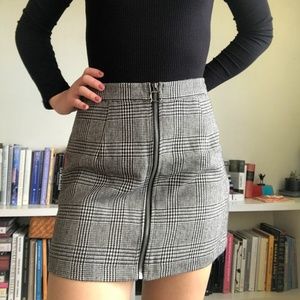 Preppy Black & White Plaid Skirt w/ Circle Zipper